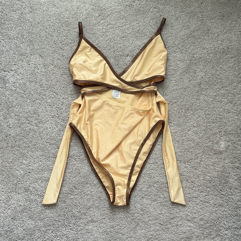 River Island swimsuit 🏝️